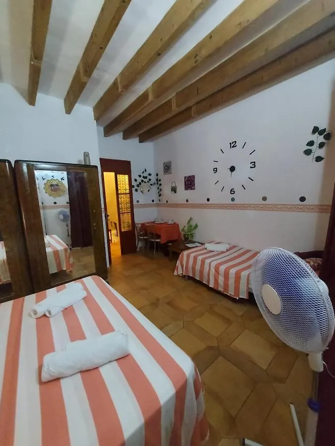 Pansiyon Guest House B&B Private Rooms Inca Center Mallorca Island